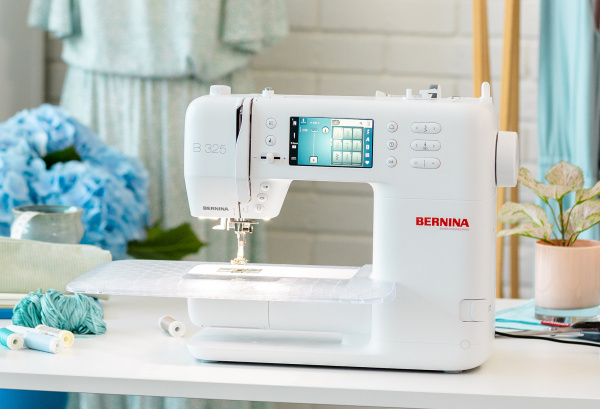 Швейная машина Bernina B 325 NEW + приставной столик в интернет-магазине Hobbyshop.by по разумной цене